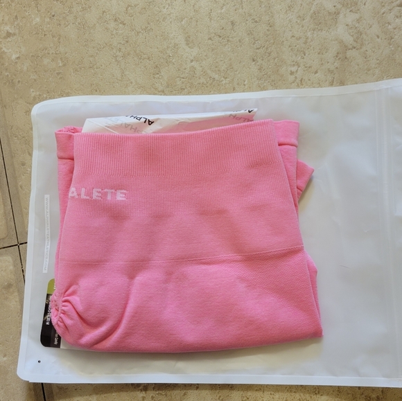 Alphalete amplify shorts - Picture 3 of 4